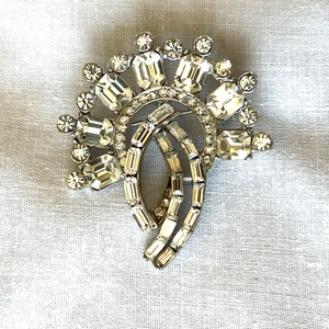 Vintage Crown Style Emerald Cut Clear Rhinestones Silver Tone Brooch Pin 2” - Picture 1 of 16