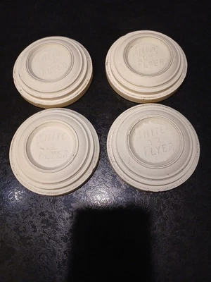 Lote de 4 PALOMAS DE ARCILLA VINTAGE BLANCO VOLANTE ARCILLA OBJETIVOS TRAMPA TIRO Foto 1 de 2