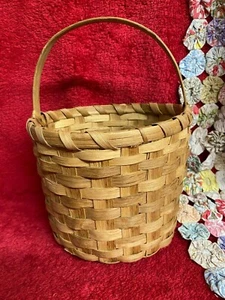 Cesta redonda mediana de colección con asa interesante diseño tejido  - Imagen 1 de 3