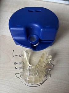Zahnspange Vorschub Doppelplatte Hell Mit Dose Anschauungsmodell - Bild 1 von 4
