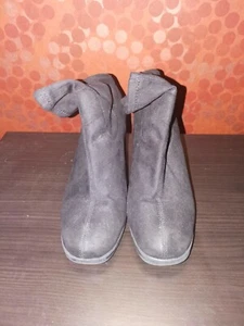 Ladies/Women's Black faux Suede, size 8/42 - Picture 1 of 3