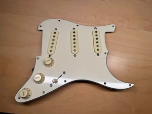 Original Fender Custom '69 SSS Pre-wired Stratocaster Pickguard Aged Cream - Picture 1 of 3