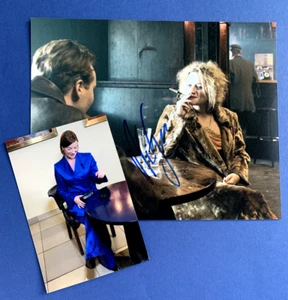 NINA GUMMICH 'Babylon Berlin' In-person signed Foto 20x25 Autogramm + Foto - Picture 1 of 1