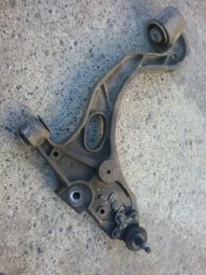 Brazo de control inferior delantero pasajero derecho R/F 3,8 L 2005 Buick Lesabre 100-9B Foto 1 de 4