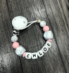 Silikon Rosa Personalisiert Schnullerclip Schnullerkette MAM Schnullerclip Babyparty - Bild 1 von 2
