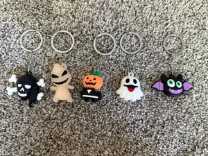NEU 5 Stck. Halloween Schlüsselanhänger Kürbis/Fledermaus/Totenkopf/Geist/Kinder Geschenke/Trick or Treat - Bild 1 von 7