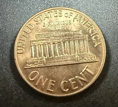 1969-D BU Lincoln Memorial Penny No "FG" On Reverse And Has A Floating Roof - Image 1 of 2