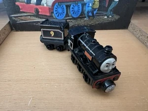 Take N Play Diecast Thomas Train Imán Redondo Donald! Difícil de encontrar! - Imagen 1 de 4