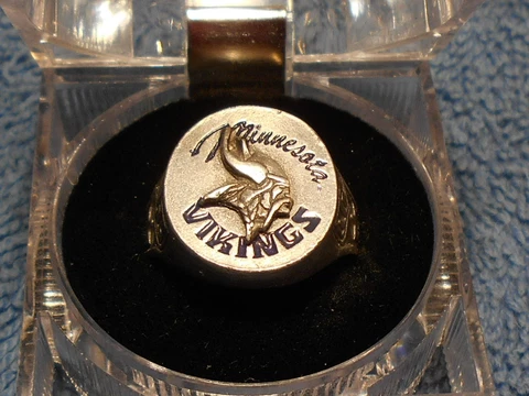 MINNESOTA VIKINGS HAND PAINTED  SCULPTED PEWTER RING WITH TEAM LOGO SIZE14 NEW Cover