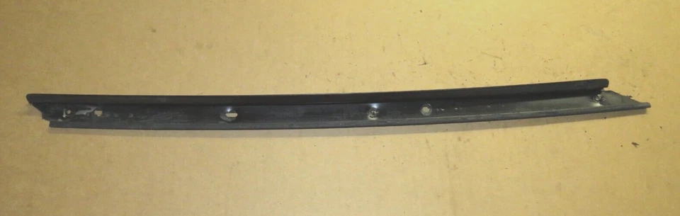1984-1996 Corvette C4 Windshield Trim Factory Unit, Left Outer, GM 14049243 — 第 1/1 张图片