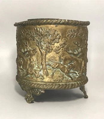 CACHE-POT Ancien En Laiton Repoussé, Napoléon III, à Décor De Scène De Chasse - Photo 1/4