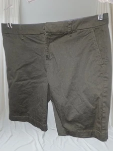 Tommy Hilfiger Shorts Womens Size 2 Chino Stretch Olive Midi Style 9" Inseam - Picture 1 of 3