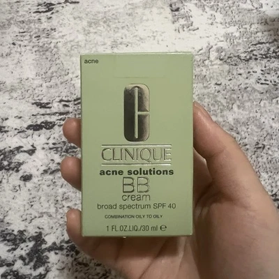 Clinique Acne Solutions BB crema SPF40 en LUZ 1 oz venta de noviembre Foto 1 de 4