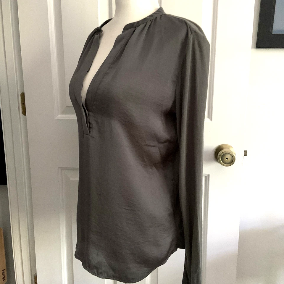 VINCE Split-neck Long-sleeve Silk Satin Band Collar Blouse Dark Laurel Green S - Image 1 of 4