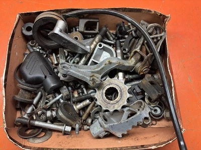 LOTE de tuercas pernos clavijas soportes herrajes KTM LC4 620 625 640 1998-2007 Foto 1 de 4