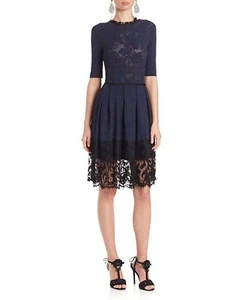 Vestido OSCAR DE LA RENTA Azul Marino Negro Encaje Superpuesto Ajuste y Acampanado Hasta la Rodilla  - Imagen 1 de 9