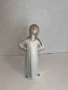 Lladro Figurine GIRL IN NIGHTSHIRT STRETCHING #4872 Matte Finish Excellent Cond - Picture 1 of 9