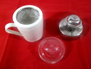 Pampered Chef Cut-N-Seal 3 1/2" Biscuit/Cookie Cutter and Flour/Sugar Shaker - Picture 1 of 15