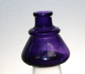 ANTIKE KEGEL TINTENFASS FLASCHE LILA 2 1/2" #2 - Bild 1 von 10