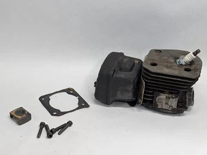 OEM Husqvarna 350 Motorsäge Zylinder & Schalldämpfer & Hardware - Bild 1 von 17