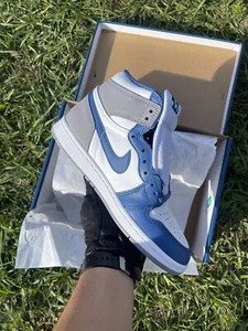 A1 Jordan 1 Retro Alto OG Hombre Azul, Blanco, Gris M6.5 W8 - Imagen 1 de 6