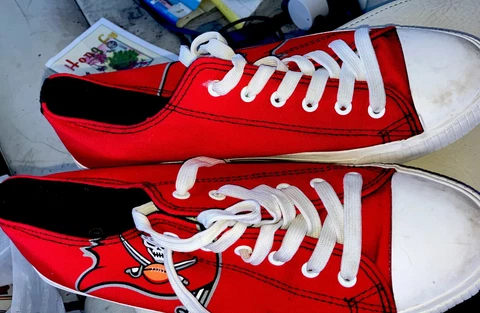 Tampa Bay Buccaneers NFL Unisex Logo Canvas Shoes, Size 10 Cover
