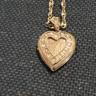 Sweet romance USA 20” Crystal heart etched locket - Image 1 of 4