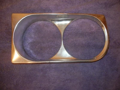 Bisel de faro izquierdo SAAB 99 1972 Foto 1 de 4