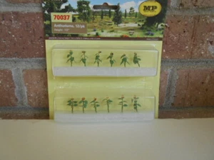 MP Scenery Products item #70037 HO Anthuriums Plants 12/PK 1/2" - Picture 1 of 5