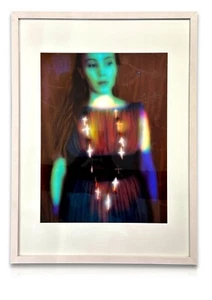 Annelies Štrba – Lambda-Print 2005 „Sonja mit Kreuzkette“  signiert & nummeriert - Bild 1 von 2