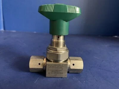 Nupro 6LV-DAFR4-P Manual Valve w/ Green Handle, 1/4" FVCR/FVCR, Used - Image 1 of 3