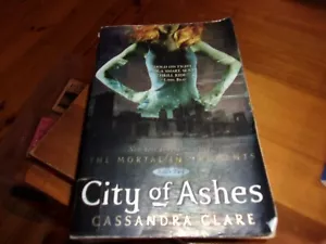 City of Ashes Free Shipping 1 - 6.50, 4 - 12, Library pb good con - Foto 1 di 1