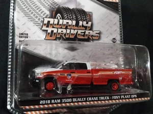 2018 DODGE RAM 3500 DUALLY CRANE TRUCK FDNY NEW YORK FIRE GREENLIGHT 46100D 1:64 - Picture 1 of 11
