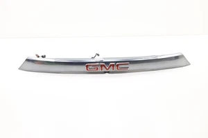2020 - 2023 GMC ACADIA REAR LIFTGATE LICENSE PLATE MOLDING COVER OEM 84943317 - Picture 1 of 20