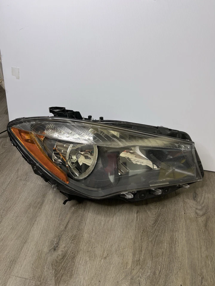 Faro pasajero derecho CLA 250 RH fabricante de equipos originales Mercedes Benz 2014 2015 2016 2017 2018 2019 Foto 1 de 4