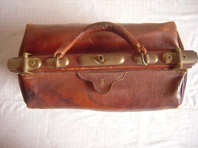 ANCIENNE SACOCHE DE MEDECIN EN CUIR - Photo 1/4