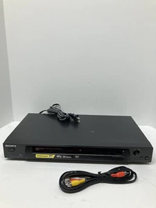 Reproductor de CD/DVD Sony DVP-NS315 sin control remoto con cables AV de 3"" probado negro - Imagen 1 de 9