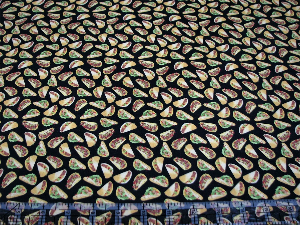 Tela de algodón edredón de 3 yardas - Tacos de tesoros atemporales arrojados por toda la parte negra Foto 1 de 1