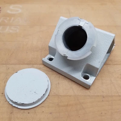 Puerto de admisión/escape Oerlikon Leybold ES43171254 Trivac D16-25B aluminio P105327 Foto 1 de 4