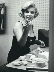 Marilyn Monroe "Pre-Owned" A1 Home Artwork  Collectible 🎥  - Picture 1 of 24