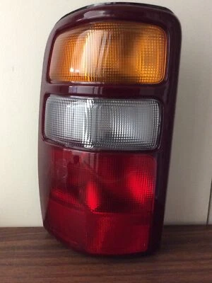 Conjunto de luces traseras TYC 11-5354-00 Foto 1 de 3