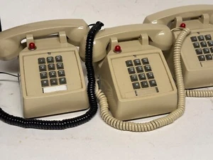 3 TELEPHONE DESK PUSH BUTTON SCITEC. MODEL HAC AEGIS 2510De - Zdjęcie 1 z 8