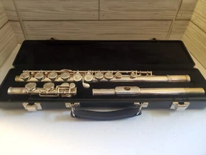 Gemeinhardt 2SP  Silver Plated Flute w/ Case - Needs To Be  Cleaned  - Picture 1 of 10