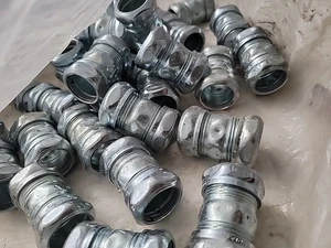 33pcs 3/4" Compression Coupling for EMT Conduit NEW - Picture 1 of 2