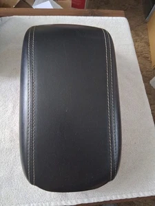 Dodge Dart 2013-2016 consola central reposabrazos tapa reposabrazos cuero negro F248 - Imagen 1 de 5
