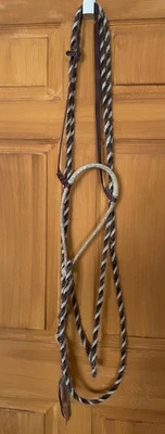 Bosalita de cuero crudo con percha y Get Down Mecate, apenas usada Foto 1 de 4