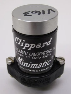 Válvula Clippard R-421/R421 Minimatic doble 4 vías, 5 puertos, 3 posiciones - Imagen 1 de 4