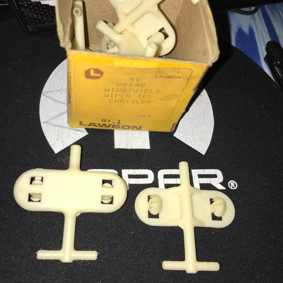 Dodge Plymouth 1970-74 E-Body 71-74 B, (1) TEE HOSE CONNECTOR Windshield, Mopar Foto 1 de 4