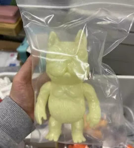 Kurobokan Sleepwalker Offspring White Ver.Fa Dou Luminous Limited Sofubi Figure - Picture 1 of 1