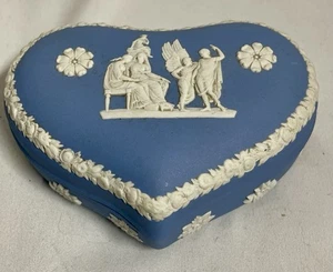 Vintage WEDGWOOD Jasperware Blue HEART SHAPED Covered Trinket Box Made England - Picture 1 of 8